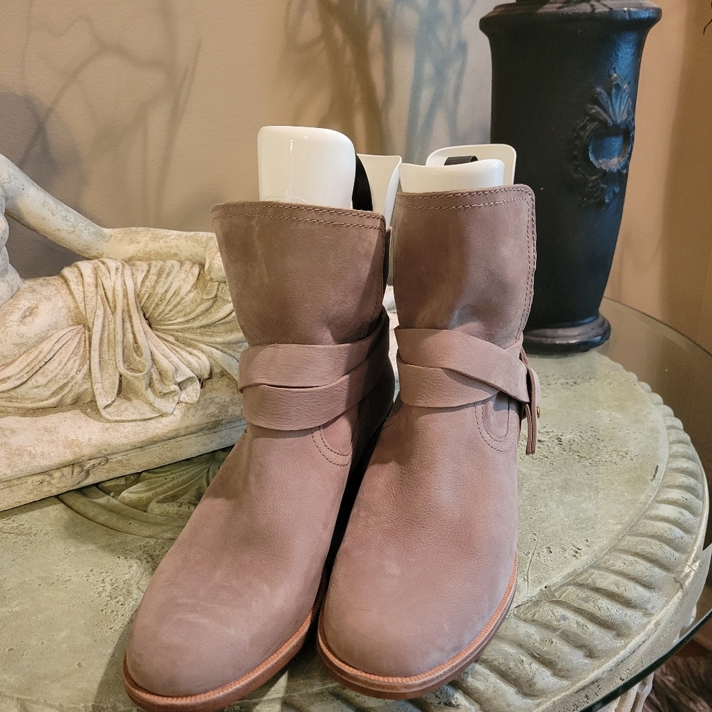 Ugg Elora Suede Ankle Boot in Nubuck size 8.5 #457 - Picture 15 of 16